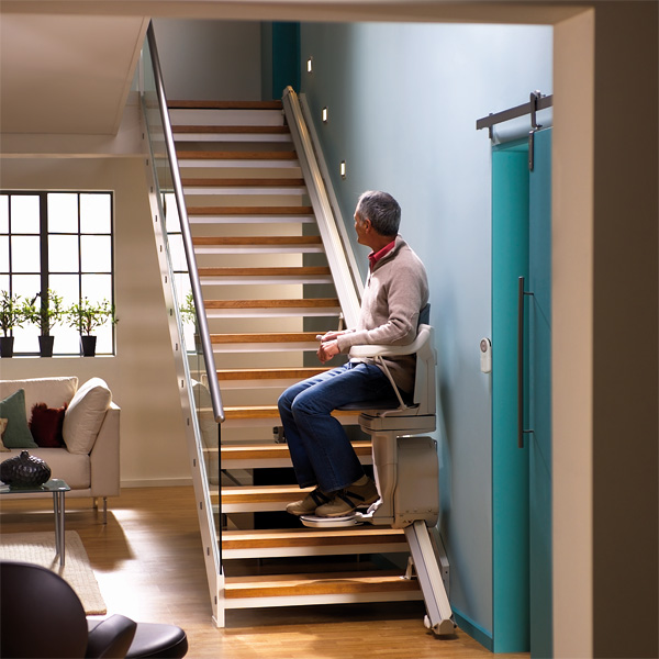 Cầu thang nâng thẳng - Straight stairlift